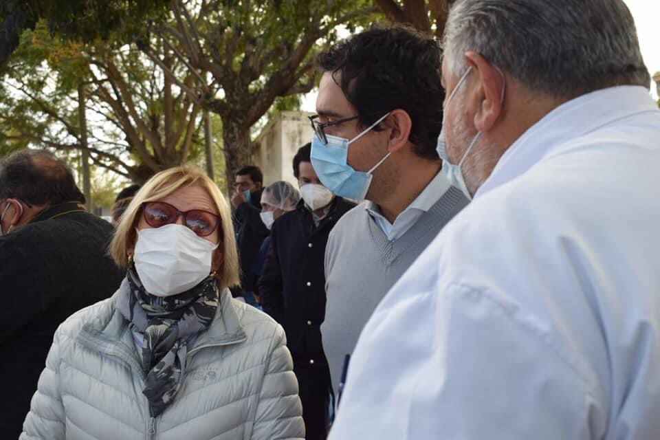 Mientras monitoreaba el avance de la puesta en marcha del Hospital de campaña, me vi sorprendido por la visita de <a href="/GustavoSaenzOK/">Gustavo Sáenz</a>. Pude conversar y solicitarle arbitre los medios para la conversión de nuestro hospital en un Centro de Alta Complejidad.