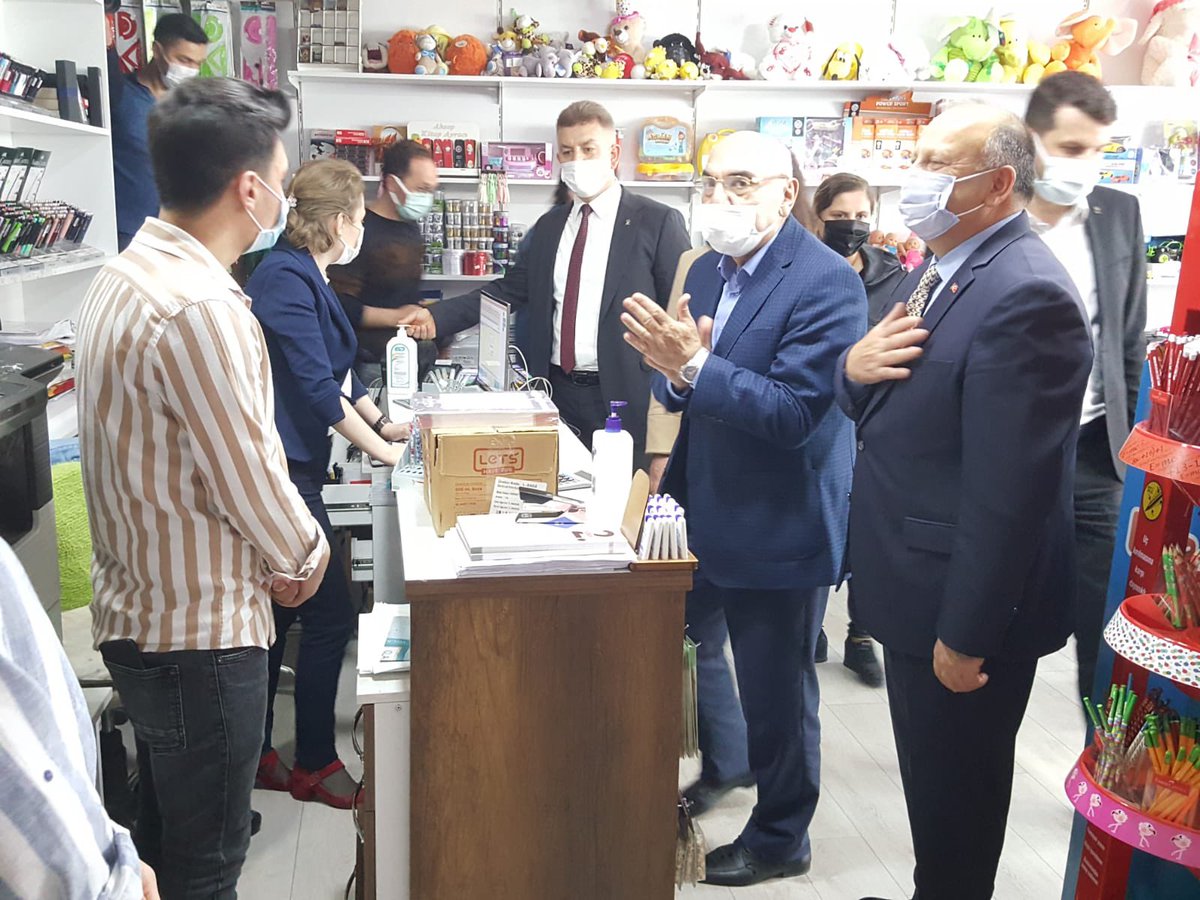 "Topluma hizmet etmeyi amaç edinen tek partiyiz".

#Ünye esnafıyla bir arada olmaktan, onlarla hasbihalde bulunmaktan vatandaşlarımızla sohbet etmekten büyük mutluluk duyduk.
#DurmakYokYolaDevam 
<a href="/kenanselimargan/">Kenan Selim ARGAN</a> 
<a href="/huseyintavli52/">Hüseyin Tavlı 🇹🇷</a> 
@akpartiordu