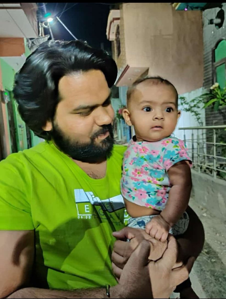 Hawwa110's tweet photo. #कोरोना से तबाह बर्बाद हुए घरों का जिमेदार कोन है😭
प्राइवेट हॉस्पिटल में लाखो देने के बाद भी अपने नही बच पा रहे😭
लोग अपने घर, जमीन, गहने बेच कर अपनो की जान बचाने की कोशिश कर रहे हैं😭
ये मेरे cozin brother हैं😭
@SonuSood
@RahulGandhi
@priyankagandhi
@yadavakhilesh
@vinodkapri https://t.co/YVByEhOR7y