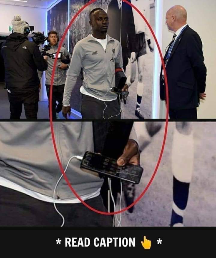 SidharajsinhjiC's tweet photo. Respect 🙏

The world famous football player "Sadio Mane of Senegal" (West Africa), whose income is $186K per week, was seen in many places with broken mobile phones.
In an interview when asked about it, he said I'll get it fixed. When asked why you are not buying a new one https://t.co/RFDIuoV9Qo