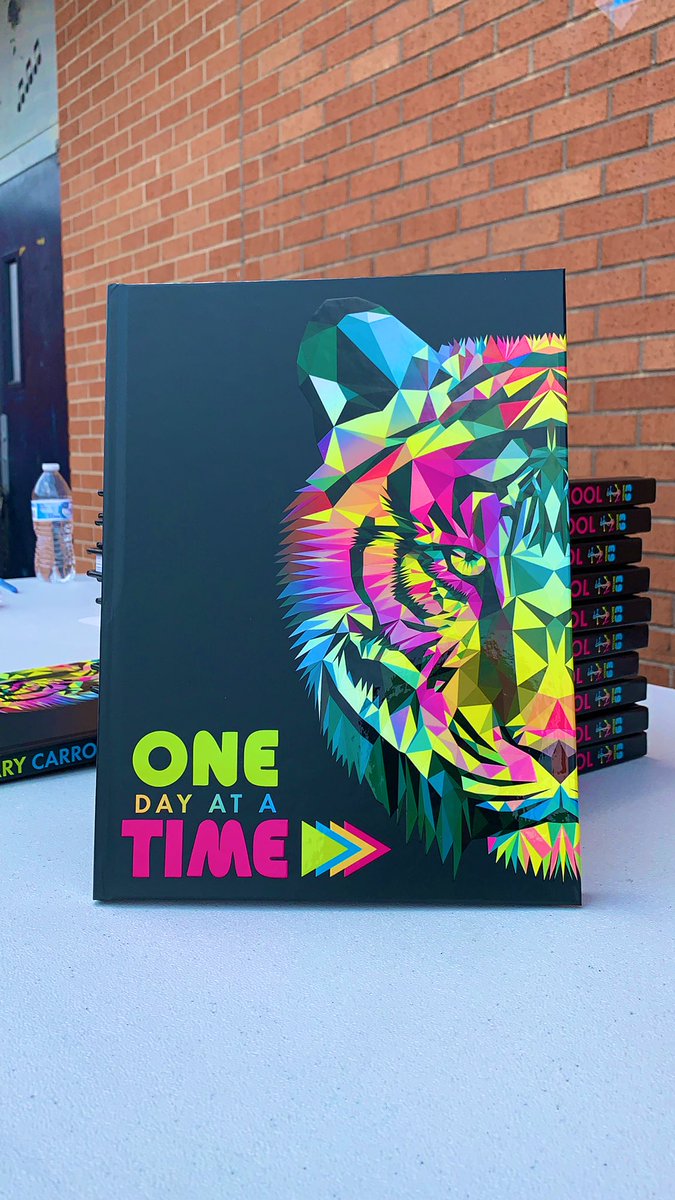 AnchorChs's tweet photo. Come pick up your AMAZING 2021 Anchor yearbooks! By the band room, Seniors noon-2 and 9-11th 4-6pm! https://t.co/XutAgTKlQt