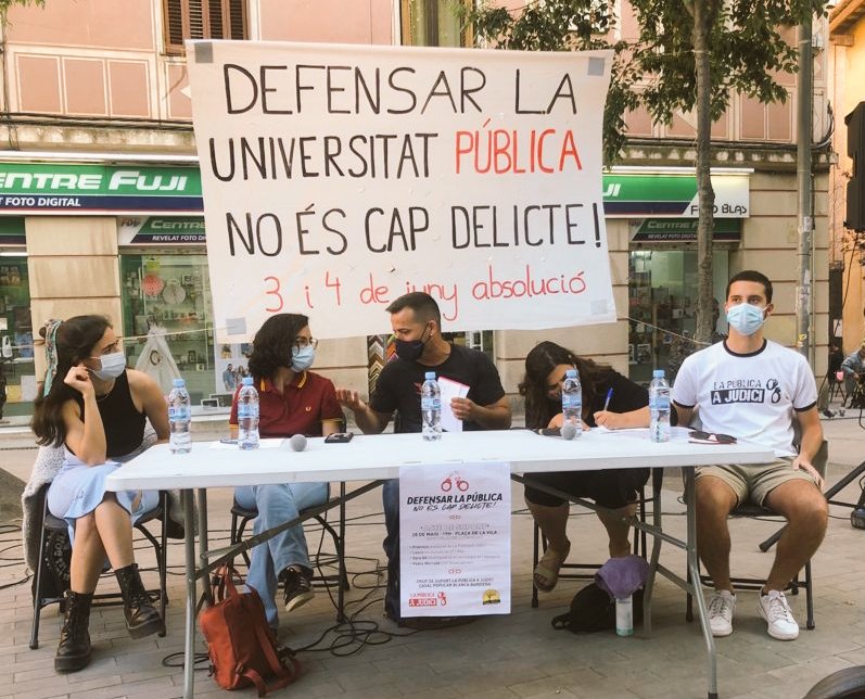 casalpopularstf's tweet photo. Comencem l'acte de suport al nostre company Francesc, represaliat per defensar la universitat pública. https://t.co/7IWMGZXRuE