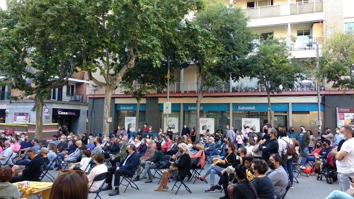 casalpopularstf's tweet photo. Comencem l'acte de suport al nostre company Francesc, represaliat per defensar la universitat pública. https://t.co/7IWMGZXRuE