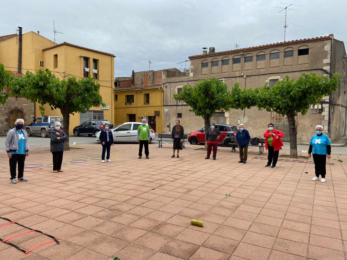 UrbanSalut's tweet photo. Dinamitzacions a Ullà, Verges, Vilabertran i Viladamat durant el mes de Maig 2021. Sempre respectant les distàncies de seguretat i amb mascareta. 
@Dipsalut @ajuntament2 @ajverges @Vilabertran @Viladamat https://t.co/DNsXOSvAPy