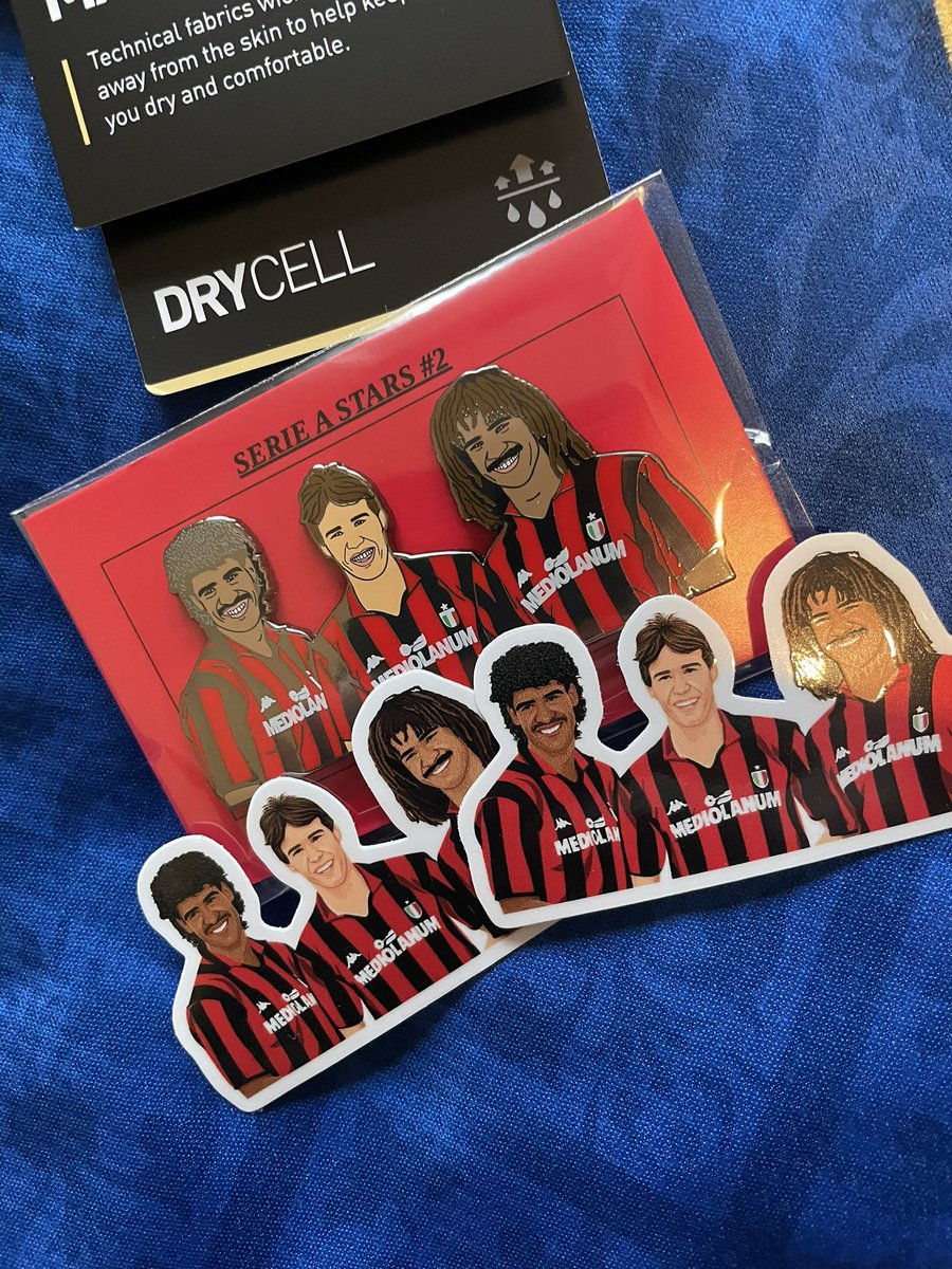 DiegoBadges's tweet photo. Serie A Stars 2 - on sale Monday at 6pm ⏰🔴⚫️

Giveaway 🥳

Authentic Italy shirt, brand new, perfect for the Euros 🇮🇹

And the pin itself 📌

To win : 
Retweet ♻️
Follow ✅
Comment your size 👕

https://t.co/jzVP2WTVK1 https://t.co/tHtvQM0vSZ