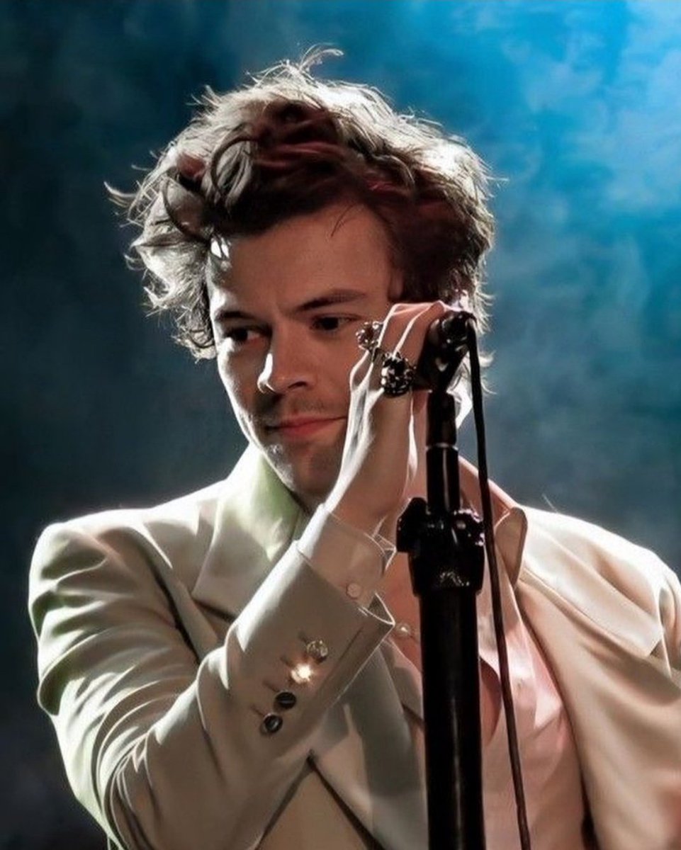 1Disbestofbest's tweet photo. I vote for #HarryStyles for #100MostHandsomeMen2021
Thus man is ethereal! https://t.co/QpEDU9x6fc