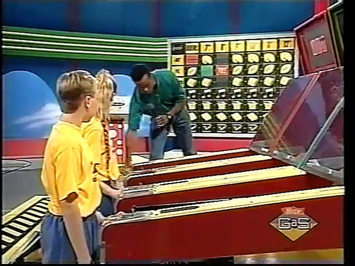 Make the Grade did have some pretty inventive non-messy physical challenges...and then there's just skeeball. #nickelodeon #90snickelodeon #90sNick #MakeTheGrade