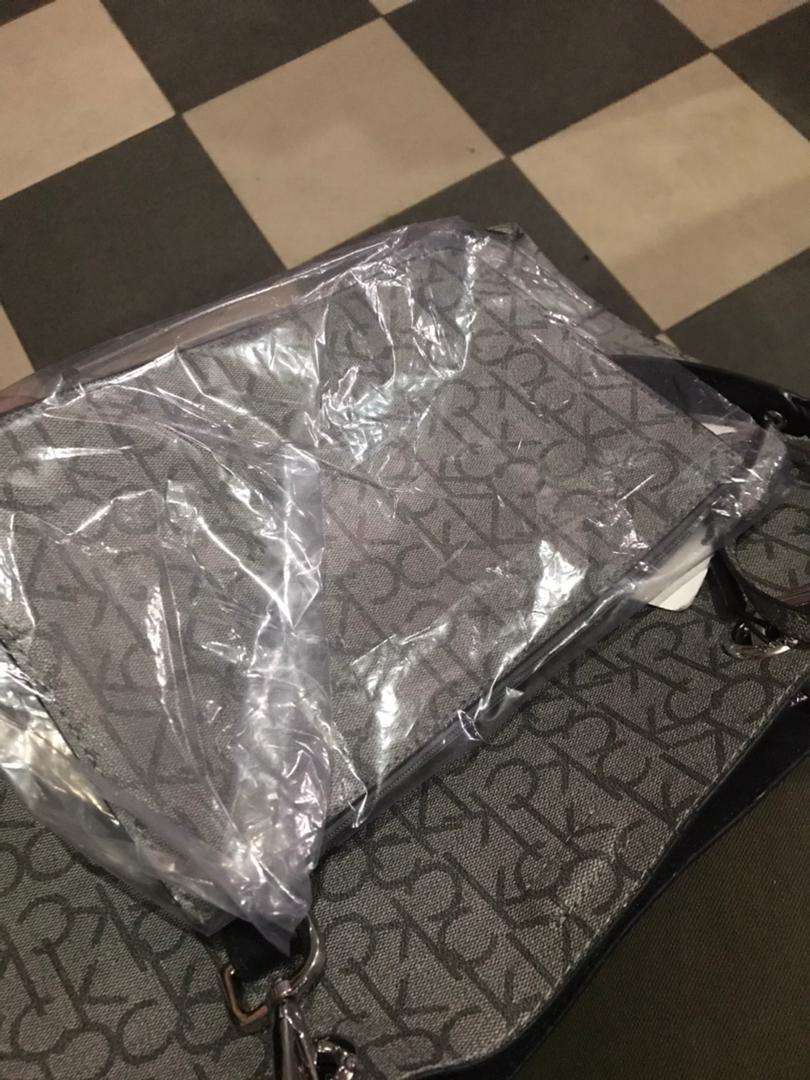 My sis @gap_that got this bag for sale
It's going for 45k
Fastest fingers 

@blvck_Witch @adaobowo1 @EWAWUNMIII  help me with a Retweet