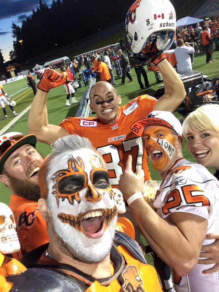 iannuzzimarco's tweet photo. Flashing back to the best fans in the country! When I come across pics like this I am reminded of how fortunate I was to live out my childhood dream of playing pro! Waddatime💪💪 #Grateful #BCLions #CFL https://t.co/10XDmhEC4K