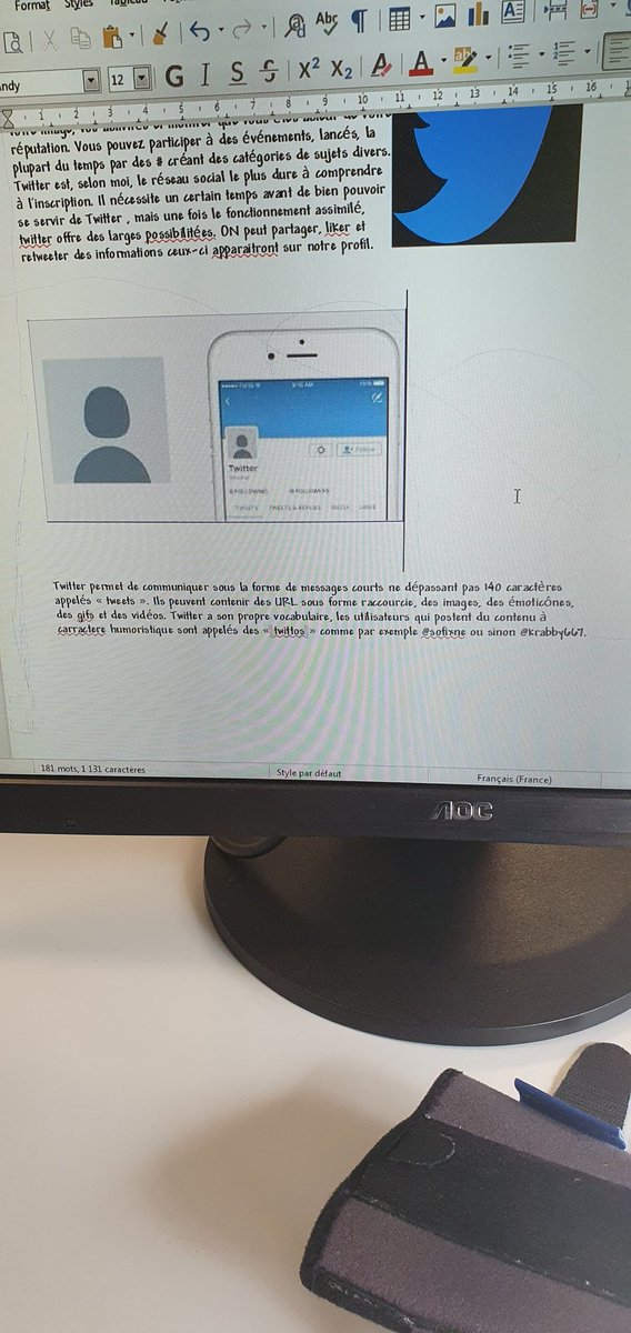 krabby667's tweet photo. Hier en SNT on devait faire des activités, puis faire une rédaction sur le réseau social que l'on voulais rédiger. J'ai fais la mienne sur Twitter. Et j'y es placé @Sofixne__ . Bon j'ai fais un truc vite fais mais j'ai eu la meilleure note donc merci sofiane. https://t.co/RdyrdfJzrZ