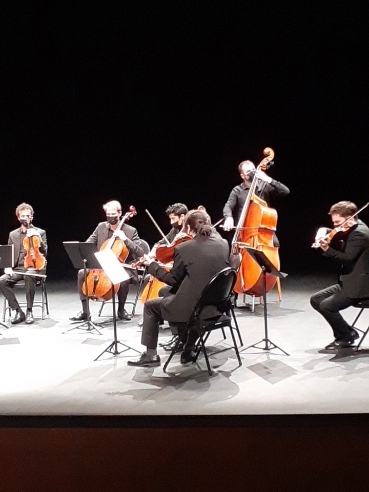 chateau_gontier's tweet photo. Voyage au cœur de la virtuosité de #Mozart pour ce 1er #concert de la #FolleJournee de #Nantes en Région @paysdelaloire dans le beau théâtre des Ursulines de #ChateauGontier sur #Mayenne
Une parenthèse enchantée avec l'orchestre #lesmetamorphoses
@fjdenantes #FJN2021 https://t.co/9T0IsR0NV8