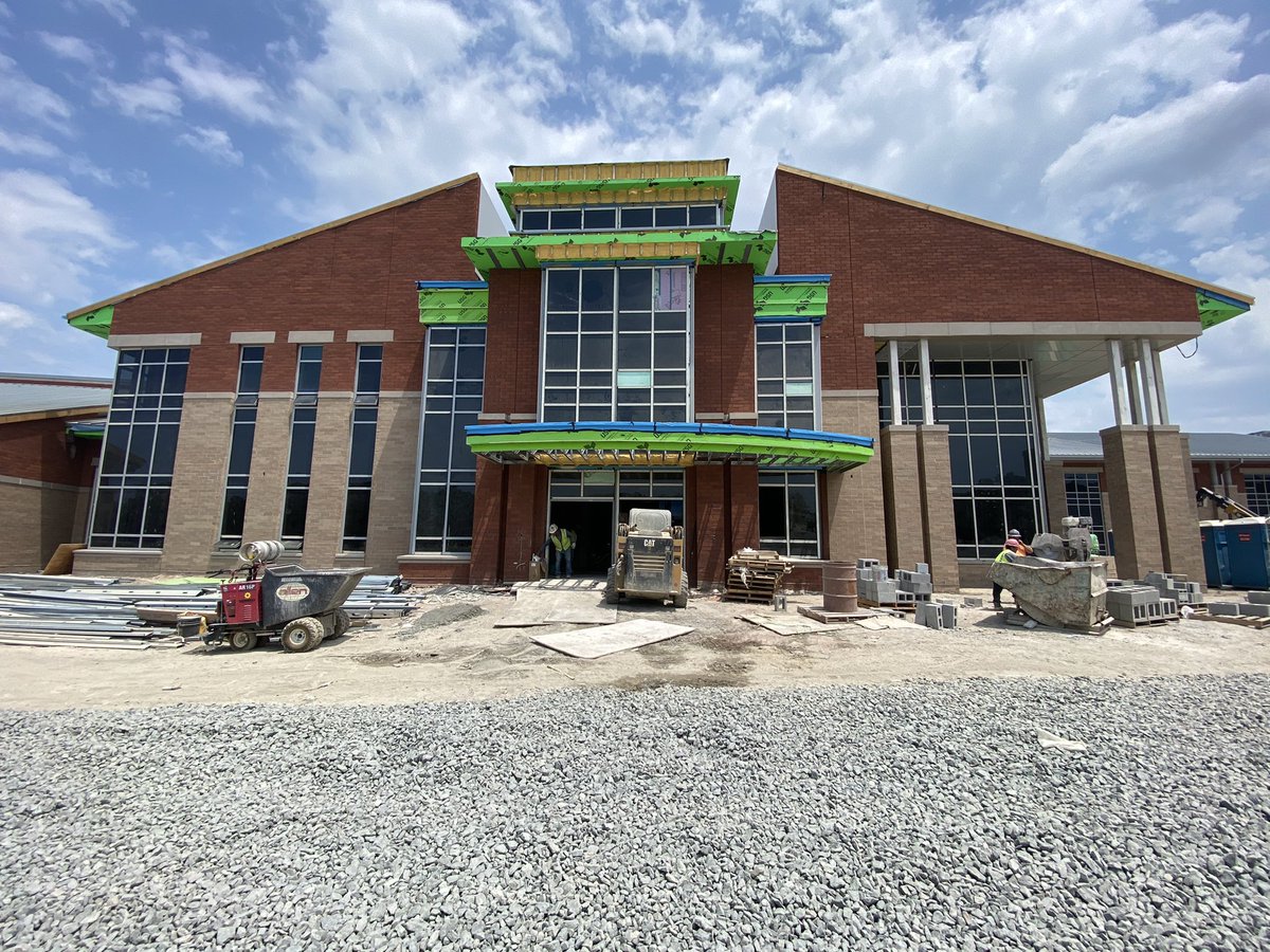TylerJThrasher's tweet photo. SPRINGER NATION!! I took a tour of the new Highland Springs High School set to open in the fall and it is coming together! A brand new building, interactive classrooms, open area library, auditorium and the whole nine yards. @8NEWS https://t.co/s0z5V9RdC6