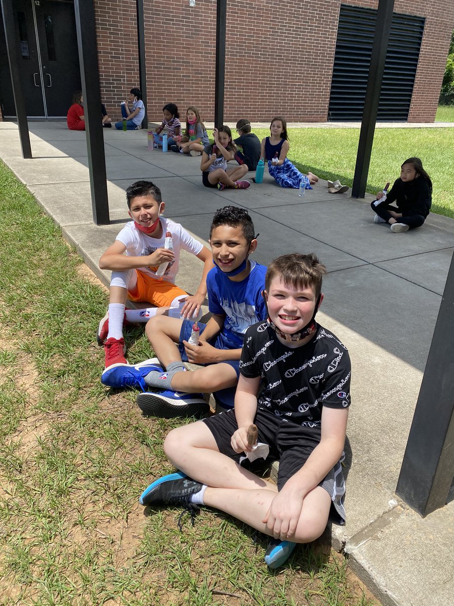 taymclendon22's tweet photo. And that’s a wrap year 3! Navor won the First in Math challenge for the school year and got 10,000 + stickers  to get to the Mastermind level so he won a personal pizza party and the rest of these kiddos earned popsicles for their STAAR review. I will miss this crazy crew! https://t.co/5ysv8xyUWf