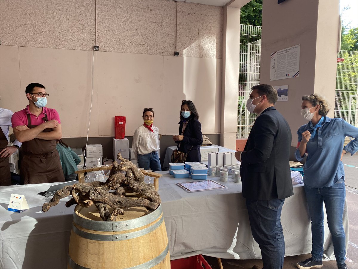 Merci à Monsieur notre Maire du 17eme, un passage à nos JEA preuve d'un soutien apprécié par tous. <a href="/sainteursuleldb/">Sainte Ursule LDB</a>