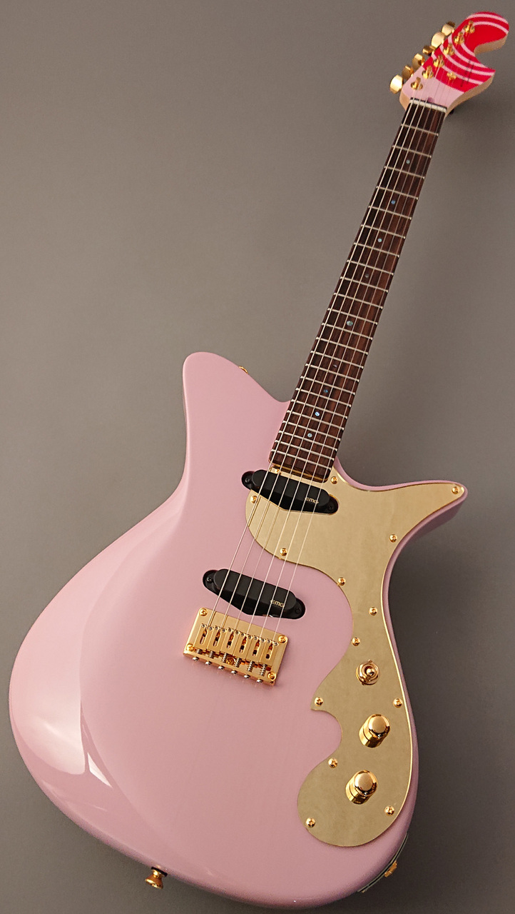 ノサキ Black Zoo これはまたなんとも愛いらしいというか可愛いヴィジュアルというか よもやキツネをモチーフにしたギターがあるとはノサキも驚きました Runt Guitarsさん作です ピンクのカラーリングにゴールドハードウェアがとてもマッチしていますね