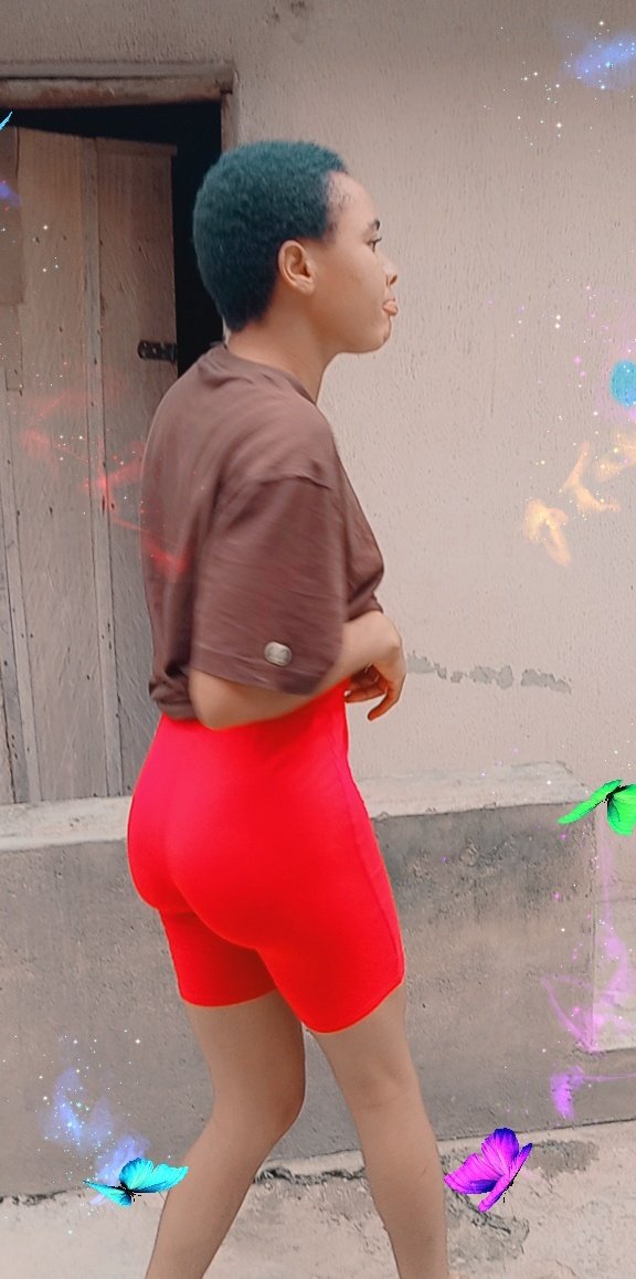 PrincessMerit1's tweet image. Look side