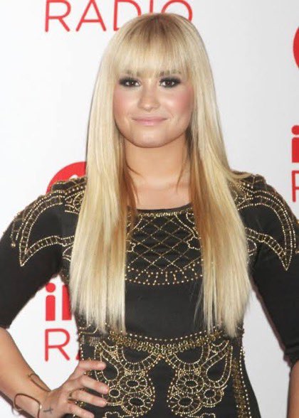 DevonnesMuse's tweet photo. Demi‘s first vs. latest appearance at the @iHeartRadio Awards: https://t.co/EqRIAqtg5r