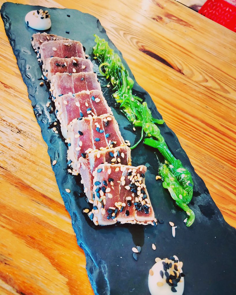 Montereros's tweet photo. Noche de viernes época de un buen #atun os presentamos nuestro #tataky #todo #un #exito #sinprobarlosnotequedes acompañado de un buen #vinoblanco #rueda RESERVA TU MESA 689443275/955607840 #notequedessineltuyo #notequedesinprobarlo ¡¡OS ESPERAMOS!! https://t.co/W68QJXKAN3