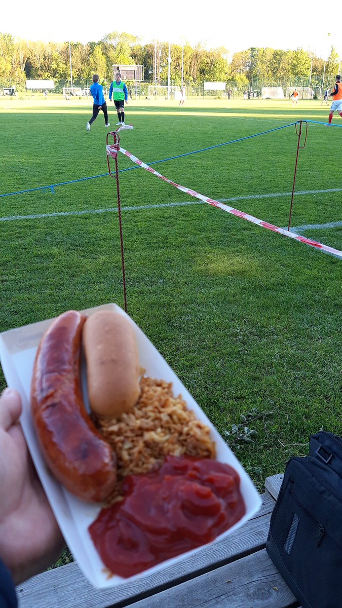 niels1526's tweet photo. Fredagens arbejdsopgave hedder fremad Valby mod Vordingborg i Danmarksserien. Her er stadionplatter, og det skal naturligvis udnyttes! #danmarksserie #fanspaastadion #groundhopping ⚽⚽ https://t.co/l6cjfmQkag