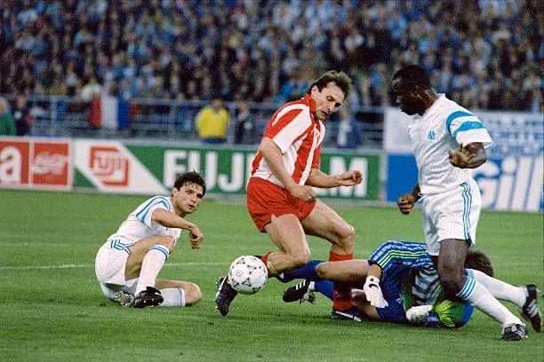 SweeperPod's tweet photo. 𝗢𝗻 𝗧𝗵𝗶𝘀 𝗗𝗮𝘆 🇷🇸

30 years ago today, Red Star Belgrade became the second &amp; last club from Eastern Europe to win the European Cup/Champions League.

🏆 Their route to the title:
1R: Grasshopper 🇨🇭
2R: Rangers 🏴󠁧󠁢󠁳󠁣󠁴󠁿
QF: Dynamo Dresden 🇩🇪
SF: Bayern Munich: 🇩🇪
F: Marseille 🇫🇷 https://t.co/iiz5szbnub
