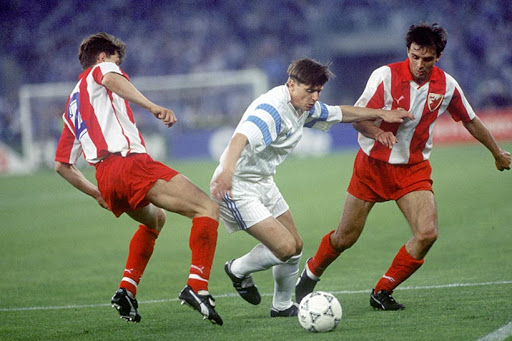 SweeperPod's tweet photo. 𝗢𝗻 𝗧𝗵𝗶𝘀 𝗗𝗮𝘆 🇷🇸

30 years ago today, Red Star Belgrade became the second &amp; last club from Eastern Europe to win the European Cup/Champions League.

🏆 Their route to the title:
1R: Grasshopper 🇨🇭
2R: Rangers 🏴󠁧󠁢󠁳󠁣󠁴󠁿
QF: Dynamo Dresden 🇩🇪
SF: Bayern Munich: 🇩🇪
F: Marseille 🇫🇷 https://t.co/iiz5szbnub