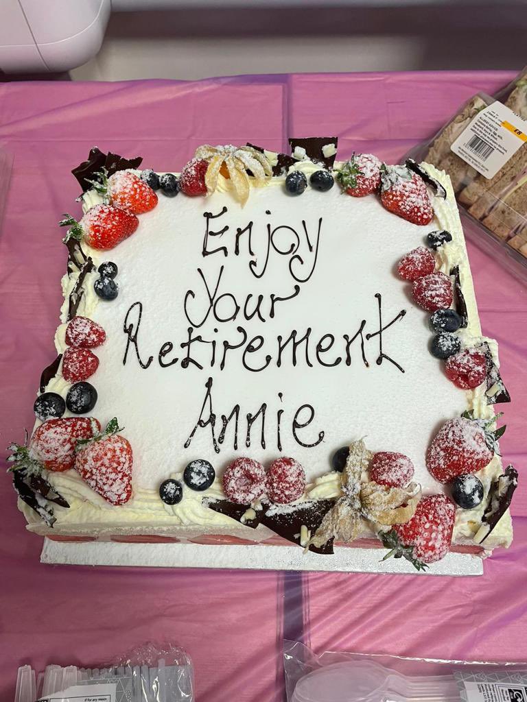 End of an era with the retirement of Annie Law, ANP for Acute Onc after a long and distinguished nursing career! Delighted she’s coming back part time to a different role👏🏻@UHLfox @SVNancarrow <a href="/Leicnut/">Nutrition Doc</a> <a href="/HpbLeicester/">HPBLeicester</a> <a href="/SridharTOnc/">Thiagarajan Sridhar</a> <a href="/Thor__Nogson/">Guy</a> <a href="/leicestermedic/">Sam Khan</a> <a href="/JanePickard9/">Jane Pickard 💙</a>