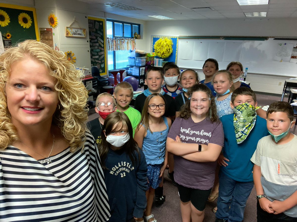 JCDShaw4's tweet photo. Last day of 4th grade for these kiddos! ❤️ @JCDElementary https://t.co/aaqGHURXit