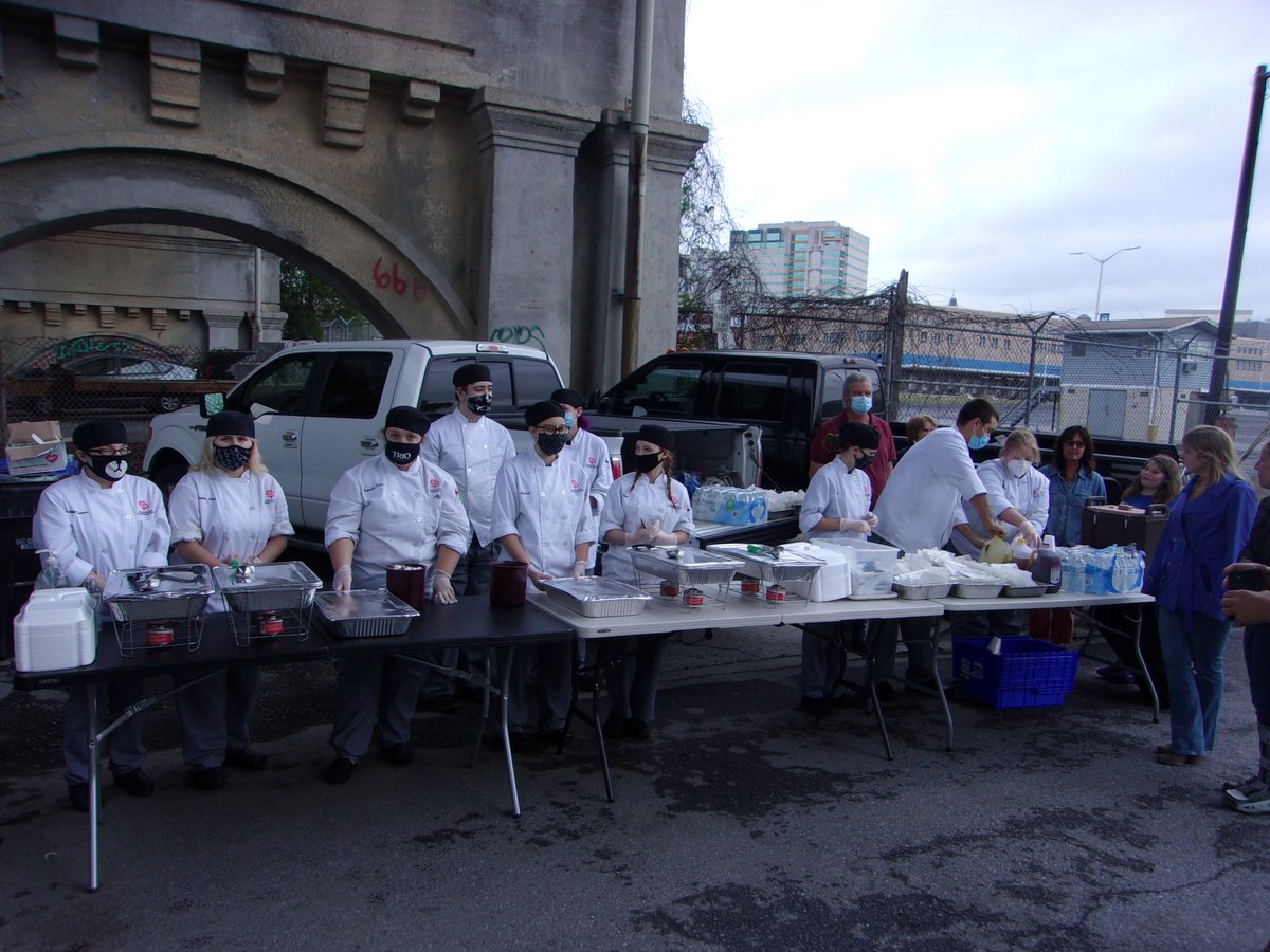 CPACTC's tweet photo. Culinary Arts program's Community Outreach @CPAVTS collaboration with #marketsquarefriends non-profit organization at Mulberry Street, in Harrisburg, PA. #cpavtsprograms #opportunitiesunlimited #communityoutreach #communityservice https://t.co/za9PLCvnTU
