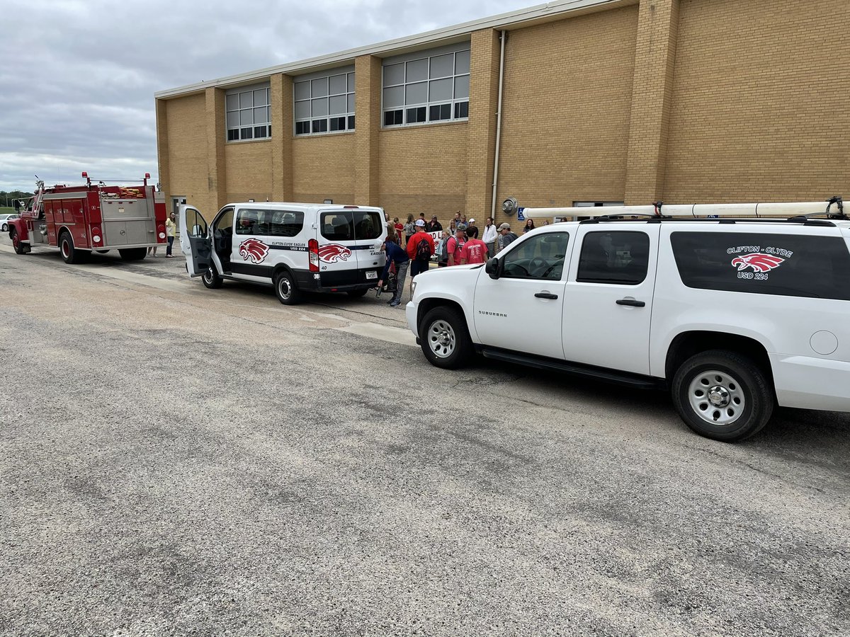 baker_kansas's tweet photo. Good luck state bound track kids!! #CliftonClydePride https://t.co/vedxRtaKPM