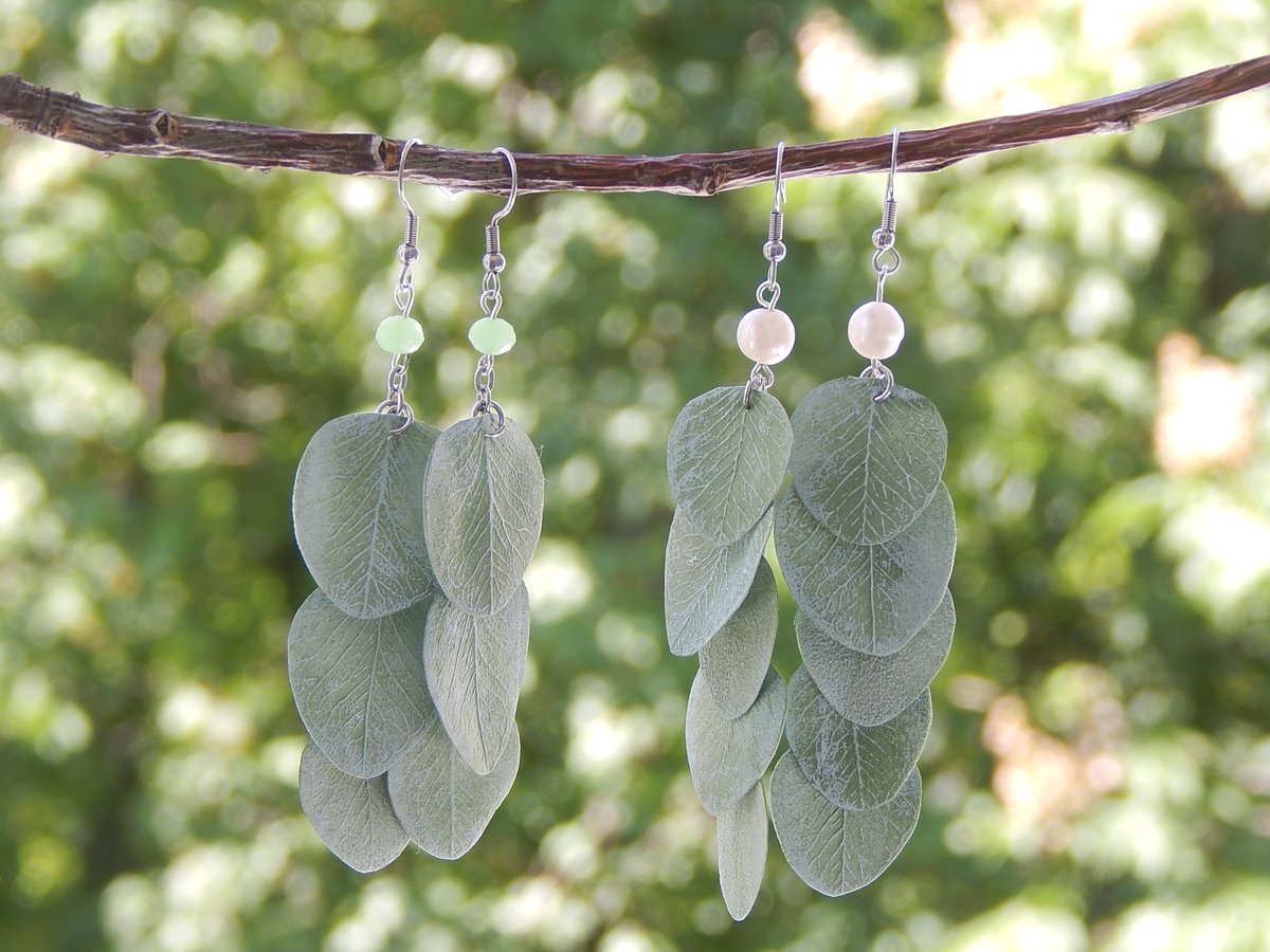 FloraFantasyIZ's tweet photo. Eucalyptus #earrings .  Stainless steel, handmade eucalyptus #Leaves and freshwater #pearls .
https://t.co/PMNn1GfGie
#boho #bohostyle #bohoearrings #floralearrings #jewellery #jewelrydesign #jewelrydesigner #jewelry #green https://t.co/leI73RhS9X