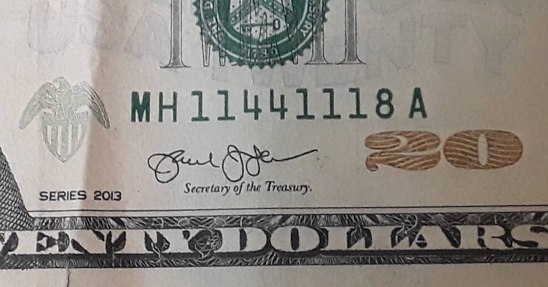 chadwicksirnio's tweet photo. So close to greatness! Darn crazy 8! Grocery store change. #keepcheckingthatchange #coinsforamateurs #familyfun #currency #currencycollecting #fancybanknote #fancynote #Fancyserial #rarenote  #currencycollector https://t.co/IVOf7T2d1Q