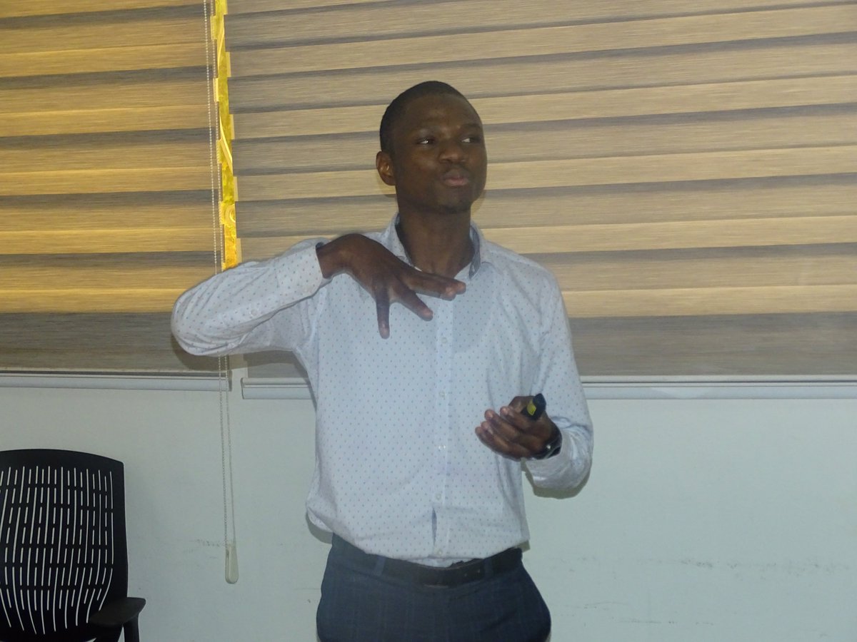 ImpactHubBKO's tweet photo. LABORATOIRE D'INNOVATION DES JEUNES YILAB+
Démarrage de la formation intensive basée sur la célèbre méthode LEAN STARTUP.
Nous verrons entres autres :
Adaptation Problème/Solution
Adaptation Produit/Marché
Et la stratégie de croissance
#YILAB
#wayil2020
#yil2020 https://t.co/jf0sbkilvA