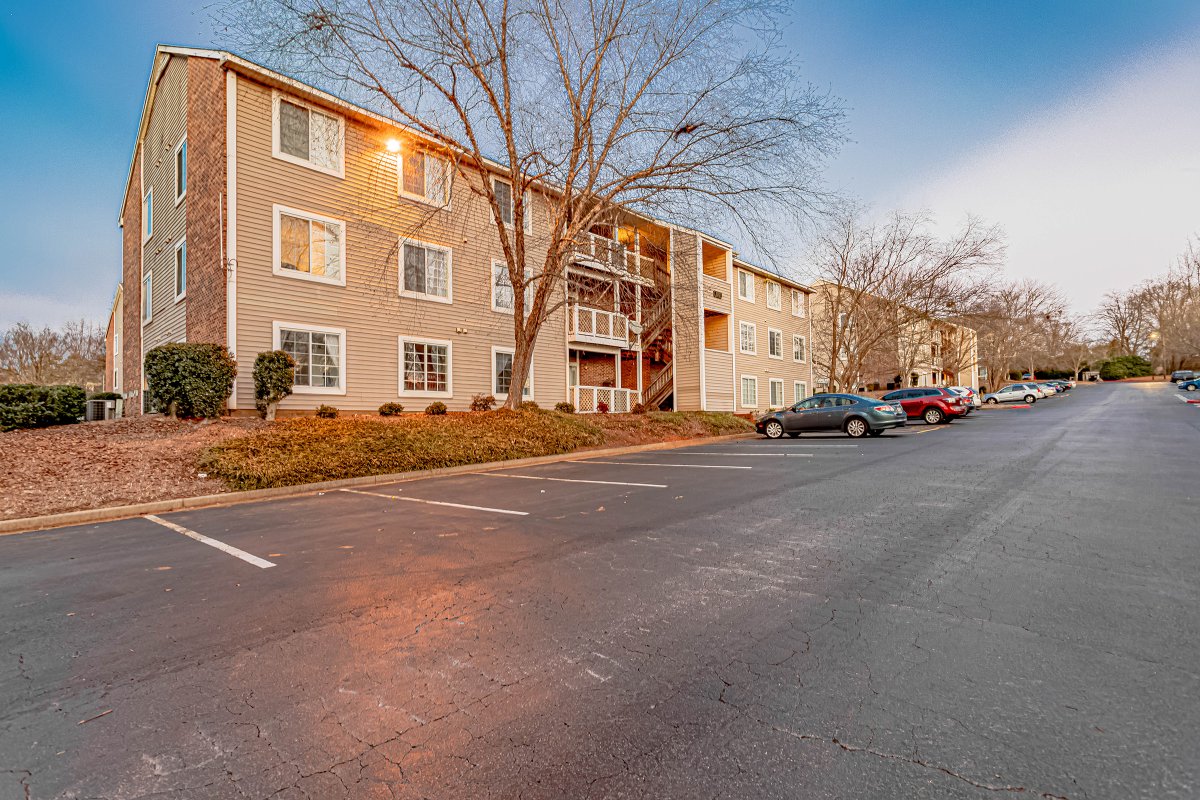 AlphaPropertySC's tweet image. FOR RENT $1600/month:
220 Elm St UNIT 102
Clemson, SC 29631
View additional listings here: alphapropertysc.com
Property Information Here: bit.ly/34pk6vl