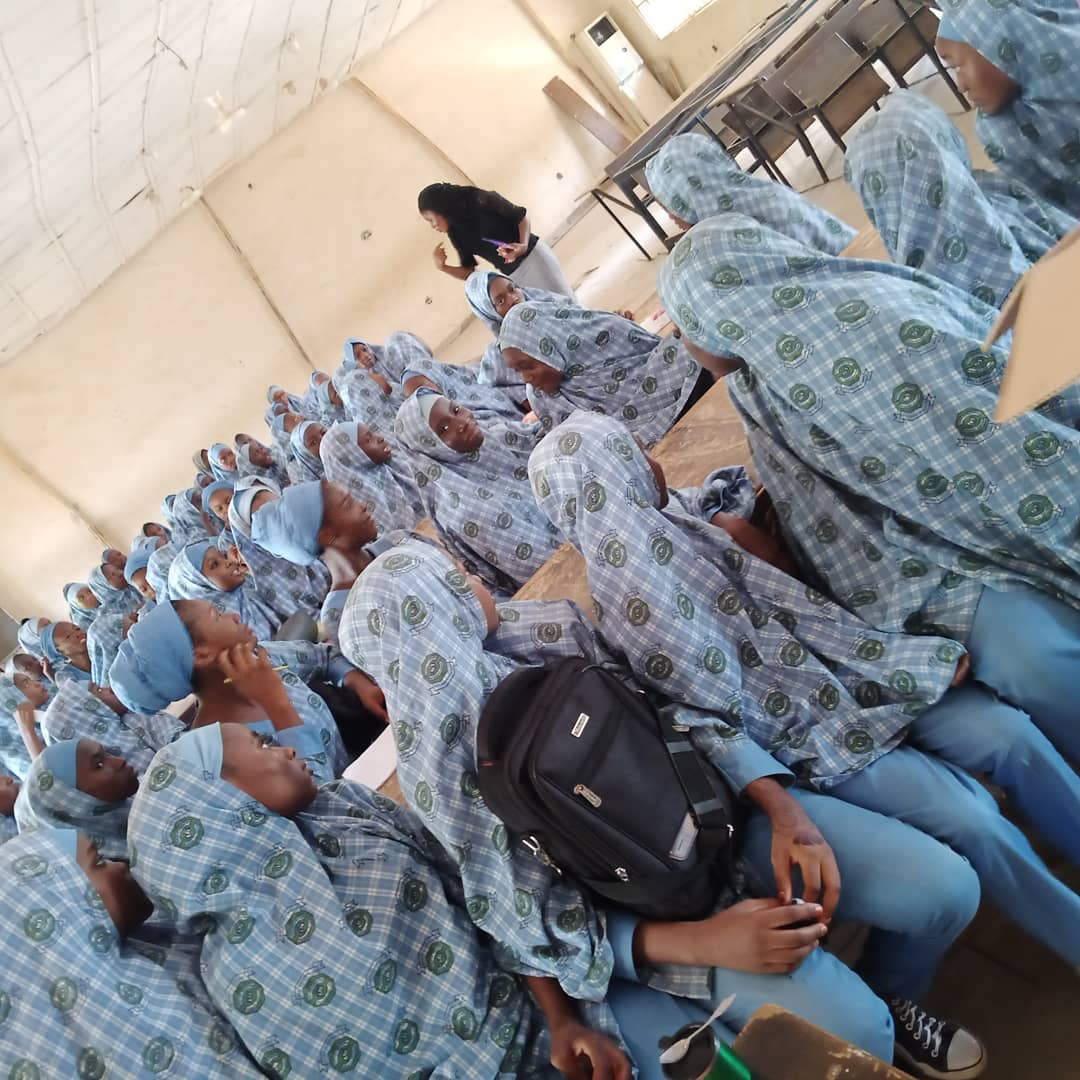 In commemoration of MENSTRUAL HYGIENE DAY, we embarked on an outreach to Usmanu Danfodiyo University Model Secondary School(UDMSS) on 27th May 2021.
We had ladies amongst us educate the young girls the importance of menstrual hygiene and proper ways disposing used sanitary pads.