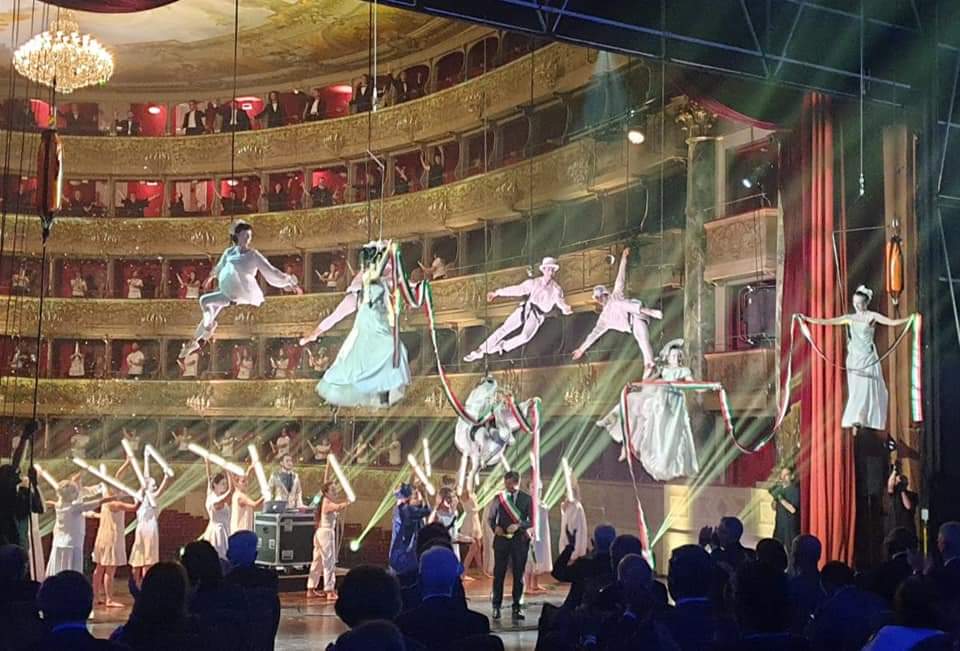 GioMalanchini's tweet photo. Oggi all’inaugurazione del #TeatroDonizetti di #Bergamo, fresco di restauro dopo tre anni di lavori interrotti solo dalla pandemia. Un ottimo auspicio in vista del ritorno alla normalità, mentre la #Lombardia si avvia a diventare presto #zonabianca #Malanchini #laLombardiariparte https://t.co/abW9l0WMDx