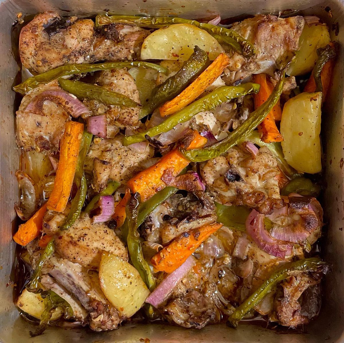 boowoo06's tweet photo. Light dinner for hot summer nights.

Very lightly spiced baked chicken with veggies. 

#kitchenchronicles #fridaycooking #StayHomeStaySafe https://t.co/04WuBVamrK