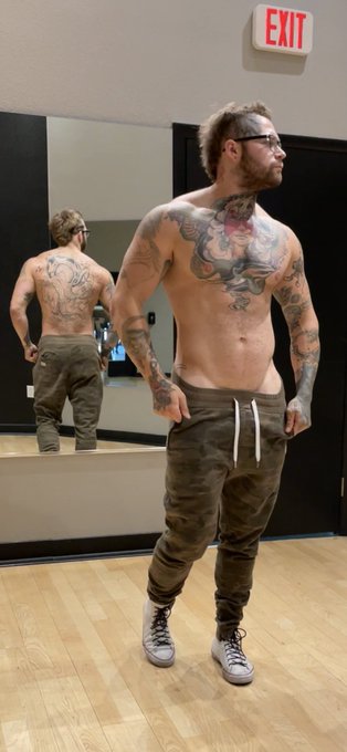 Early morning posing practice.❤️ https://t.co/kGbtQDMe1w<a href="/tag/mvsales"class="tags"><span>#mvsales</span></a><a href="/tag/mvboys"class="tags"><span>#mvboys</span></a>
