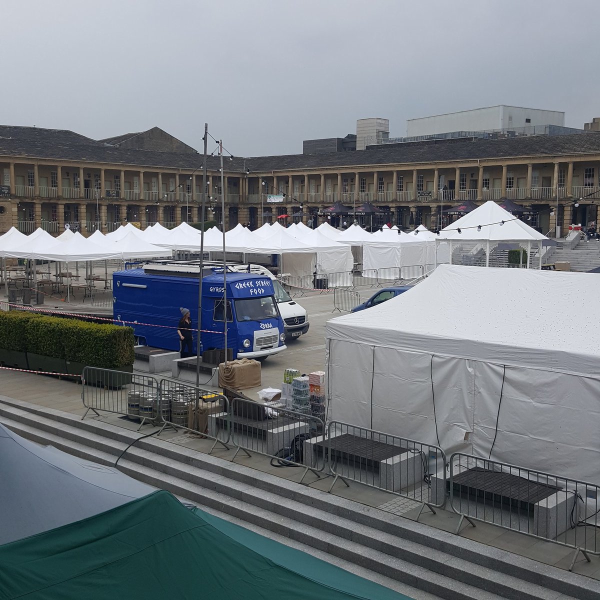 Here's @thepiecehall earlier today as #marketstalls and yummy foodie vans started arriving. Its been a #fabulous week, thank you to everyone who has been in, looking forward to an #excellent market filled, sunshine blessed, Bank Holiday weekend ☀️👍❤️