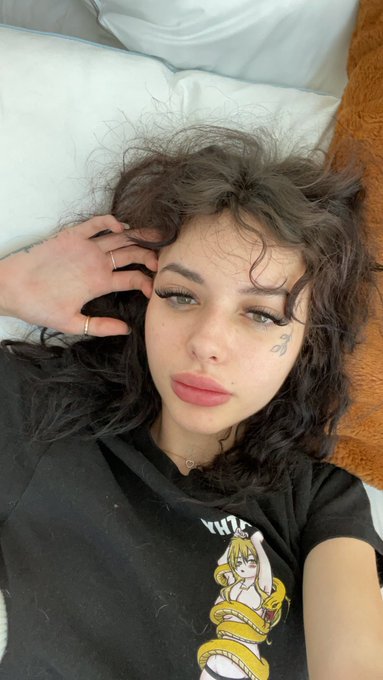 Woke up and turned on my camera and i look straight out the 80s rn with my hair https://t.co/QR2JB7i<a href="/tag/mvsales"class="tags"><span>#mvsales</span></a>