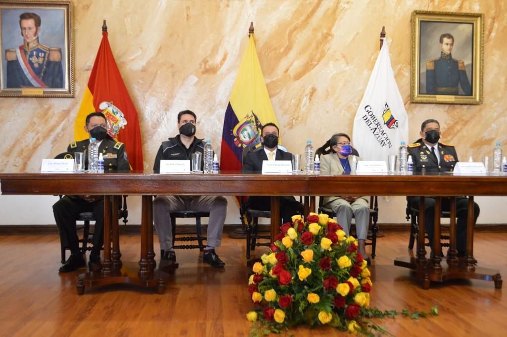 pedropalaciosu's tweet photo. Asistimos a la posesión del nuevo gobernador del Azuay, @EstebanBernalB. El trabajo coordinado permitirá que Cuenca y la provincia continúen con su desarrollo económico, social y el proceso de vacunación. Nuestro compromiso siempre con la ciudadanía. https://t.co/Rx3eDi80it