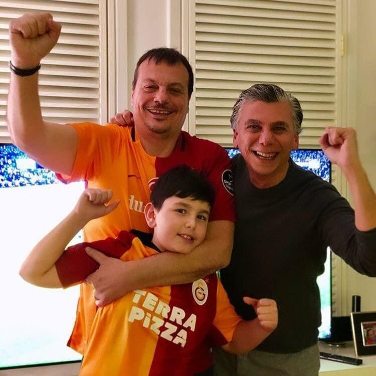 Tebrikler Anadolu Efes, tebrikler basketbolun imparatoru Ergin Ataman. Anadolu Efes pazar günü Euroleague final maçına çıkacak
#AnadoluEfes