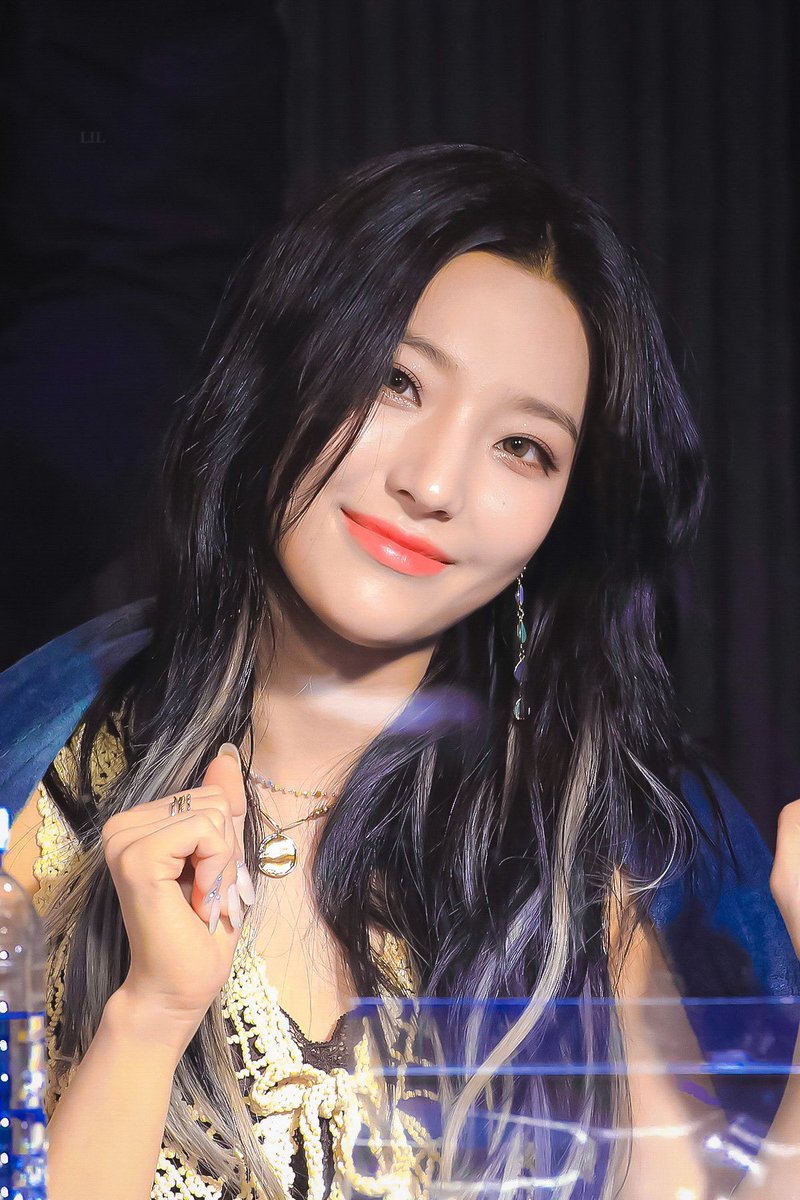 leesaerom0107's tweet photo. 210522 #프로미스나인 #이새롬 #fromis_9 #leesaerom @realfromis_9 https://t.co/rZMBnFZQGZ