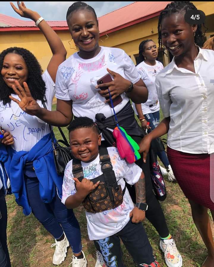absuvilla's tweet photo. Photos :Small Daddy Graduates from the department of mass communication ,Abia State University,Uturu.
#Absu https://t.co/0zJhyCk6cj