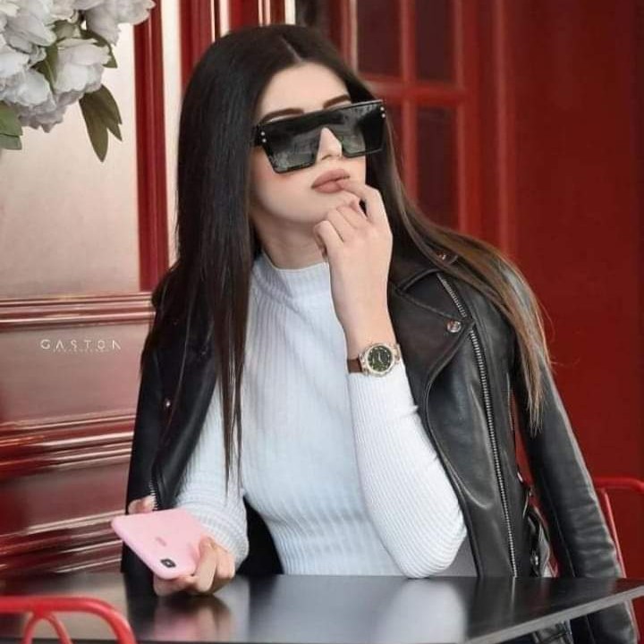 ترة الكشخه الصدك 
    بل حجي مو بل ثوب 
        لا بس  ثوب بس اخلاق عريانه 
         المايندل مكانه بطبت الديوان 
               مثل عند العرب مكسور فنجانه
🕊