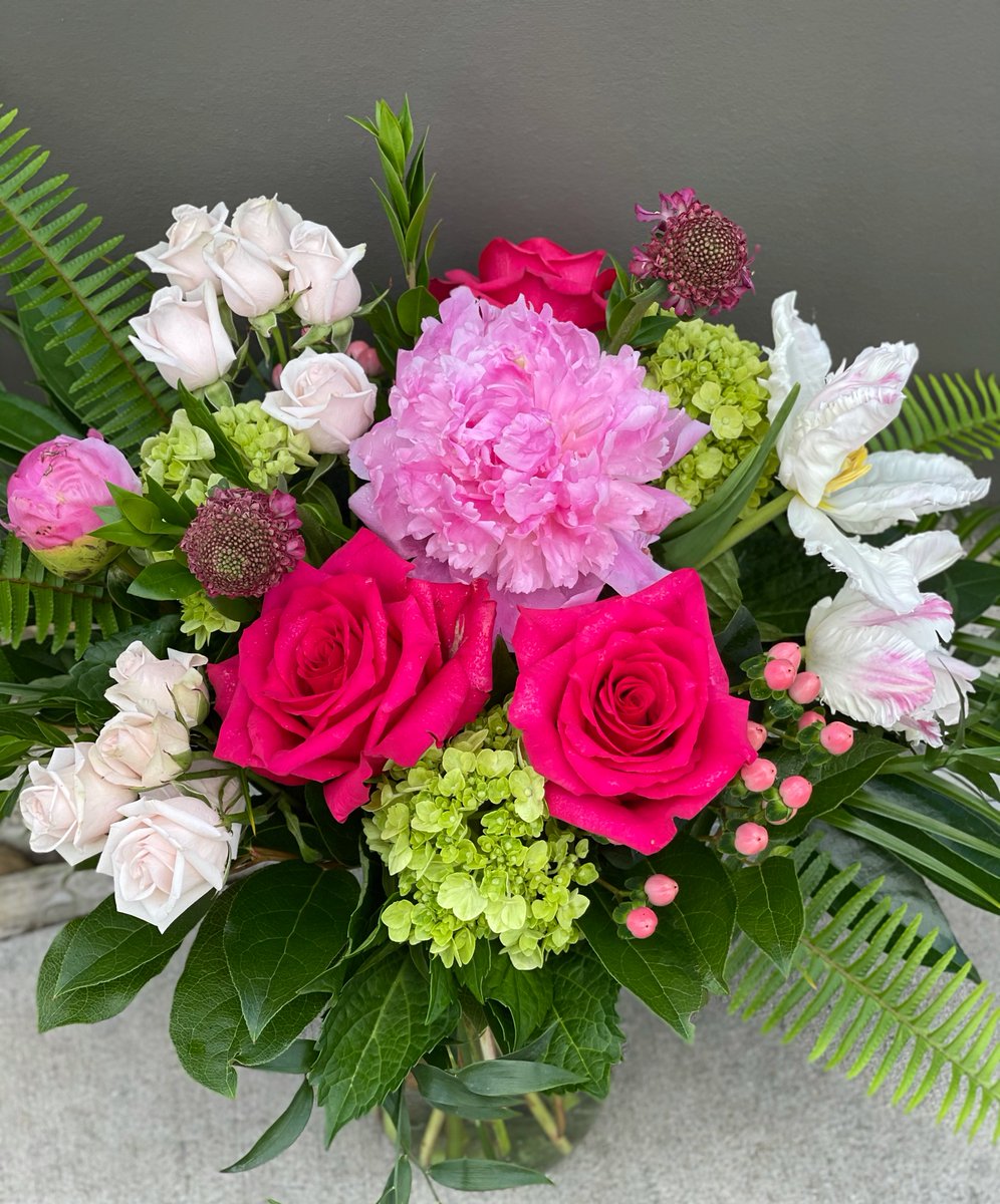 Bloom_NWA's tweet photo. Flower poetry. #peonies #pink #hellobaby #shannonisinthehouse # https://t.co/0s21pWkCJY