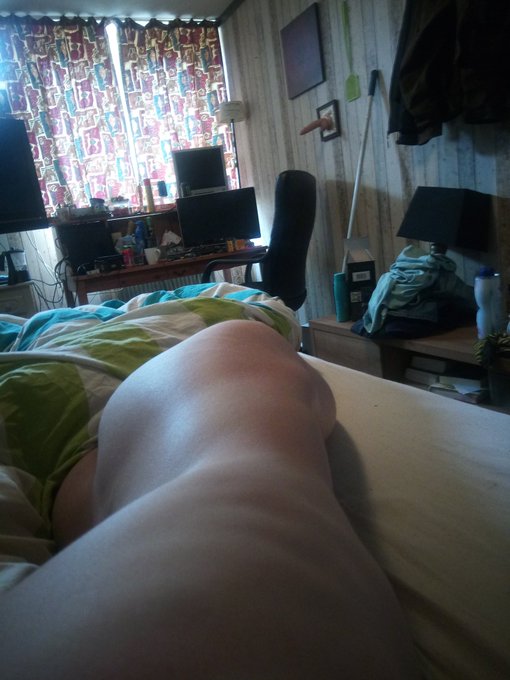 3 pic. #femboy, #pansexual, #femboy, #femboyfriday

I am back bitches. https://t.co/KszqSk4geS