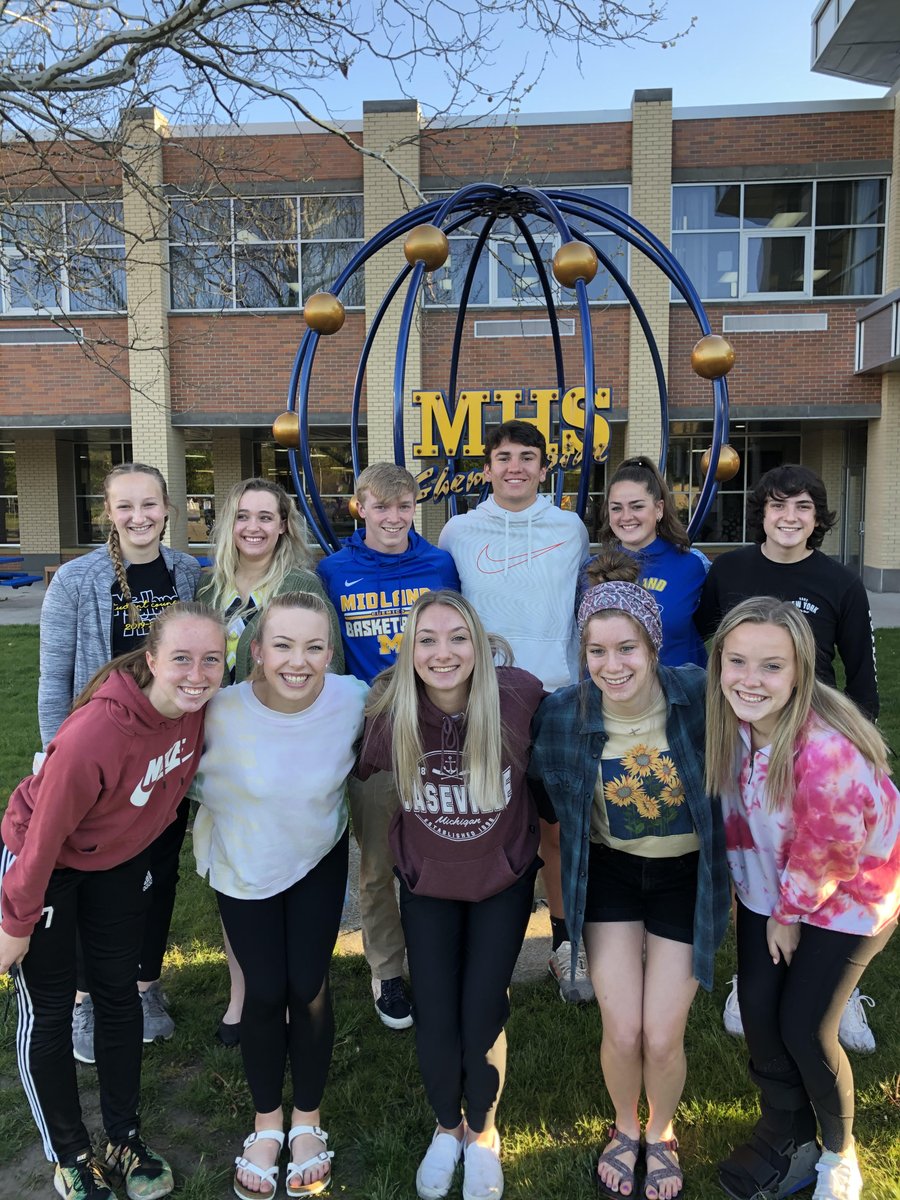 ChemicsLead's tweet photo. 🎓Congratulations to the Class of 2021 🎓

You've been thru so much the past 2 yrs. You've shown perseverance &amp; grit! 

We are all SO PROUD OF YOU!  

And to the Stuco seniors, THANK YOU.  Thank you for your dedication &amp; love for MHS 💙❤️💛

#ChemicPride
#onceachemicalwaysachemic https://t.co/WVRtd3dcUe