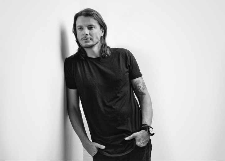 HOTBOOKmagazine's tweet photo. ¿Sabes de dónde nace la imagen del Tren Maya y los Correos de México? Entrevistamos al genio detrás de su diseño. Descubre la historia de Carl Forssell y su influencia en el mundo del branding ¡Sigue leyendo! #Hotdesign #CarlForssell #Branding https://t.co/7QQXCy1lr8 https://t.co/xBN1UBlCro