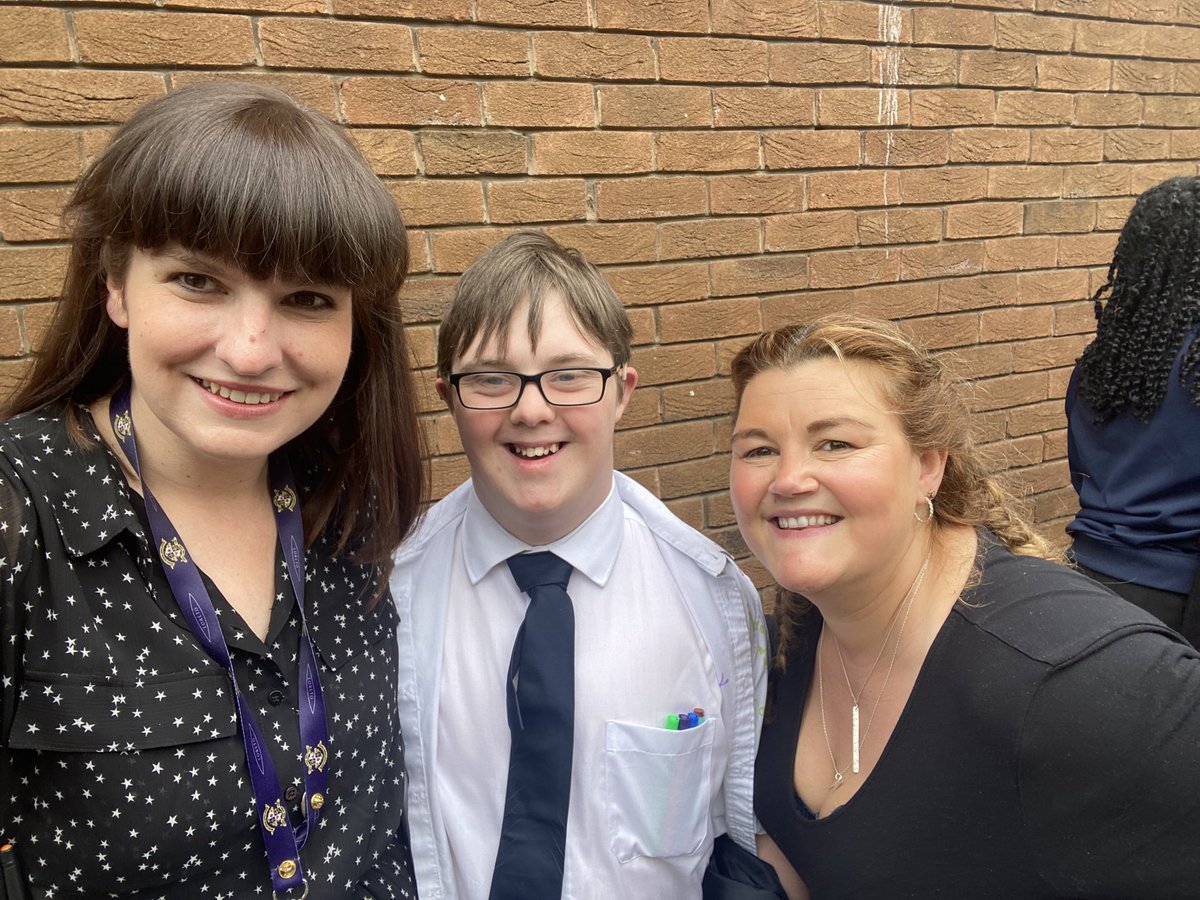 tinawilkinson29's tweet photo. A genuine privilege to accompany such a remarkable group of young people over the past 5 years ⁦@loretochorlton⁩ Emotional farewells to Year 11 today! #teamloreto #onceloretoalwaysloreto https://t.co/1EGsAeGa0t