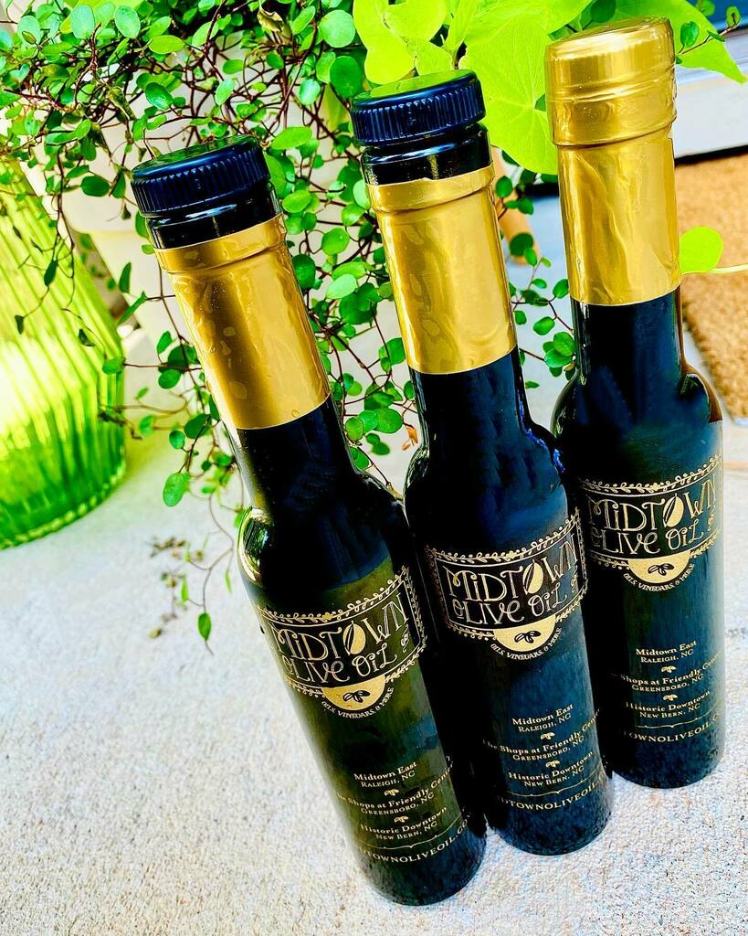 raleighwhatsup's tweet photo. SHOP // last night’s lemon ricotta zucchini pasta included basil-infused olive oil + Sicilian lemon white balsamic vinegar from @midtownoliveoil ~ highest quality #EVOOs and specialty oils imported fresh from around the world and #balsamicvinegars from Modena, Italy. Stop by… https://t.co/qp3GI9ymhG